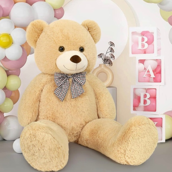 Giant Teddy Bear - Picture 1 of 3